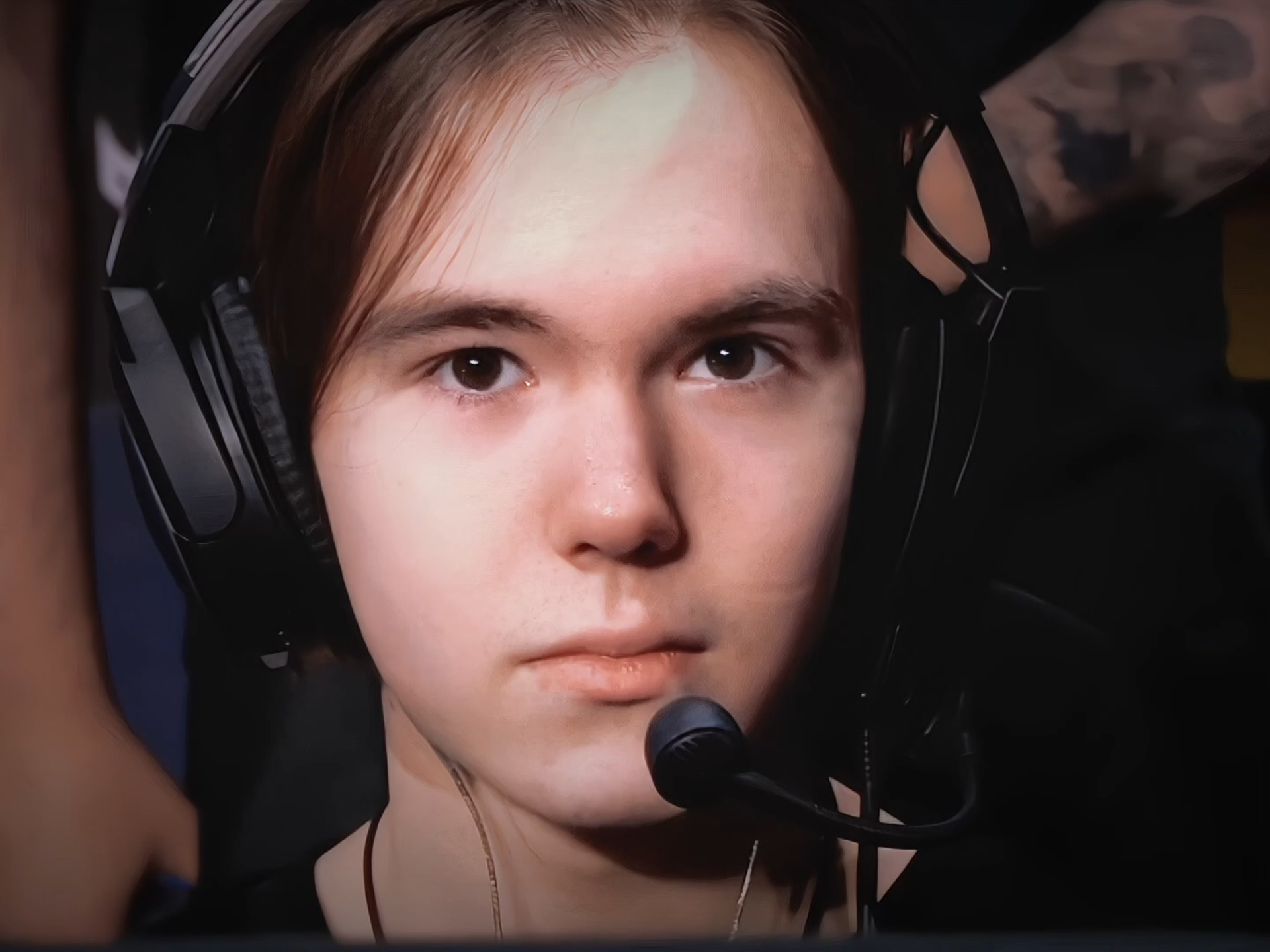 几乎逆转了 10,000 分！ ThunderTalk Gaming 在趋势下两次击败对手。 EDward Gaming 在第一场比赛中毫无危险地击败了 ThunderTalk Gaming